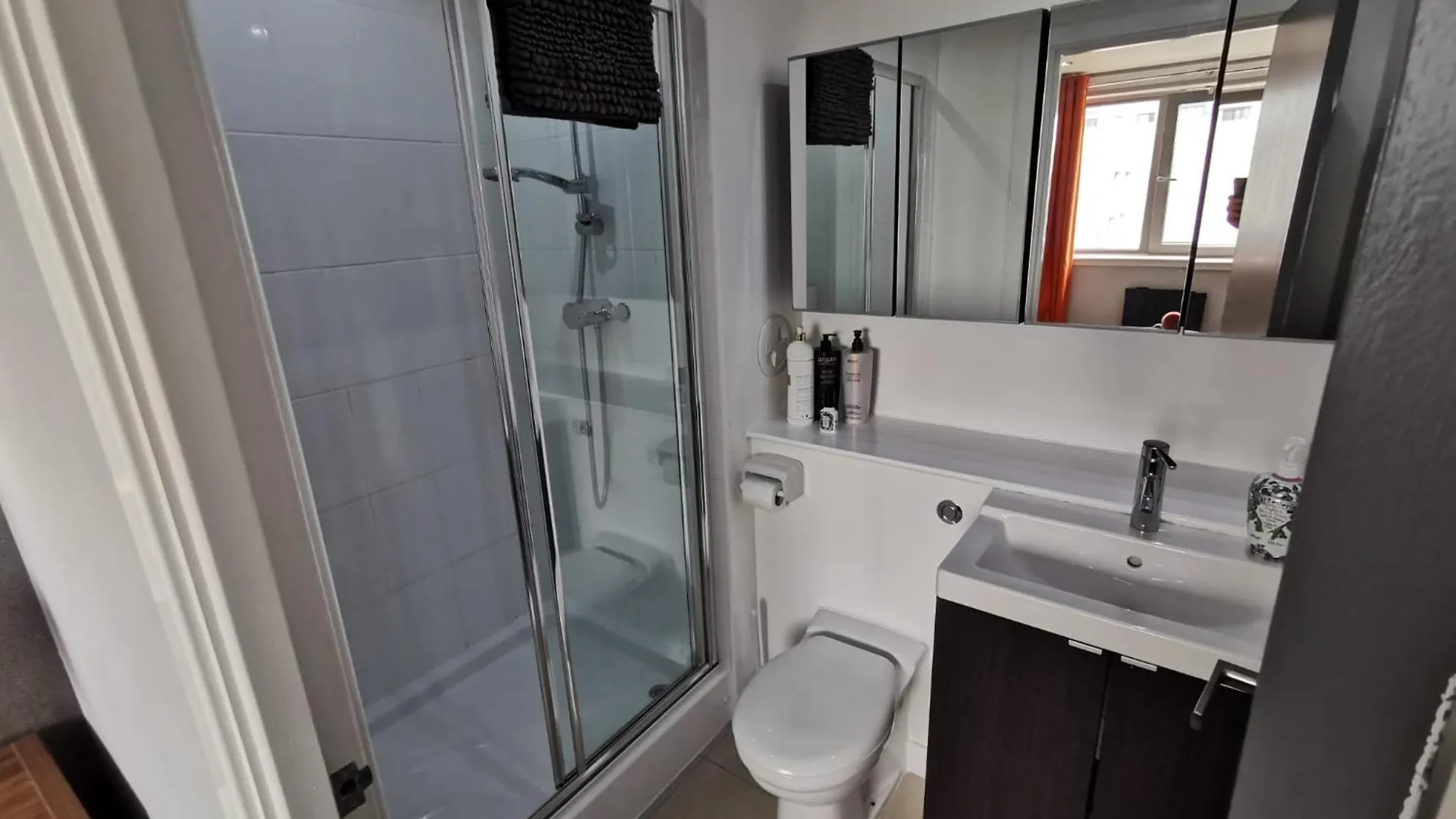 אדינבורו Very Large Three Bed Apartment