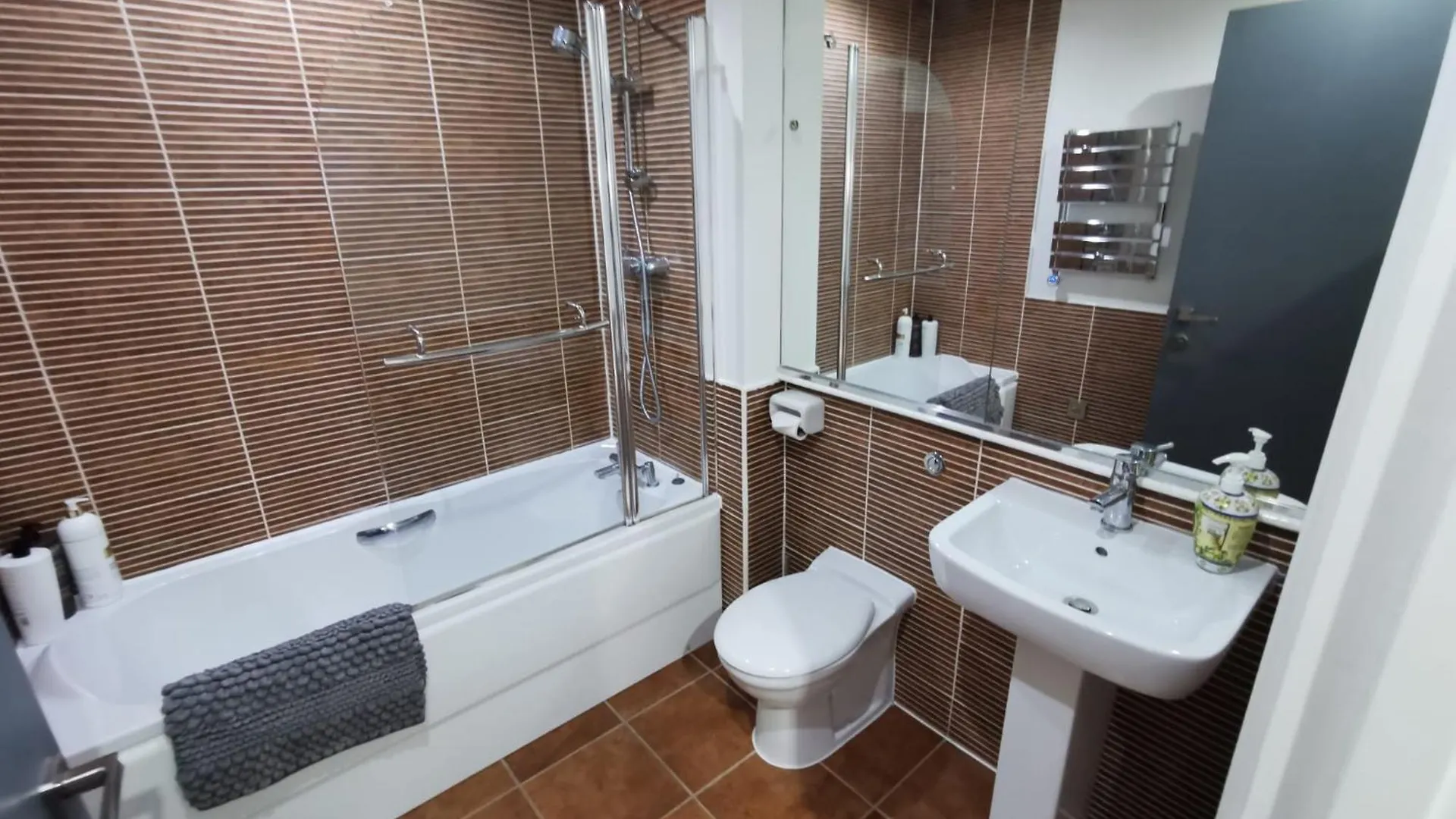 אדינבורו Very Large Three Bed Apartment בריטניה