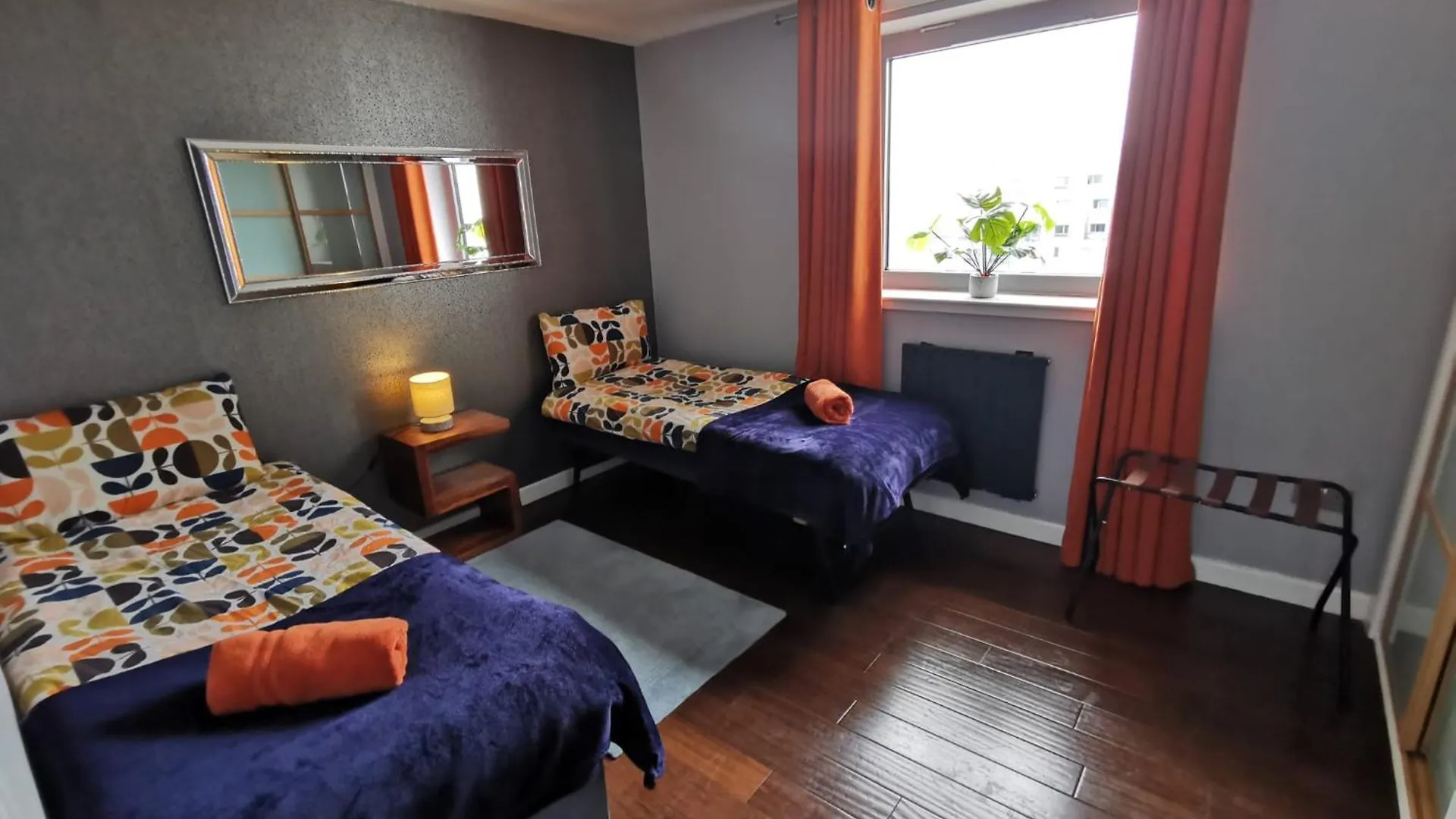 אדינבורו Very Large Three Bed Apartment