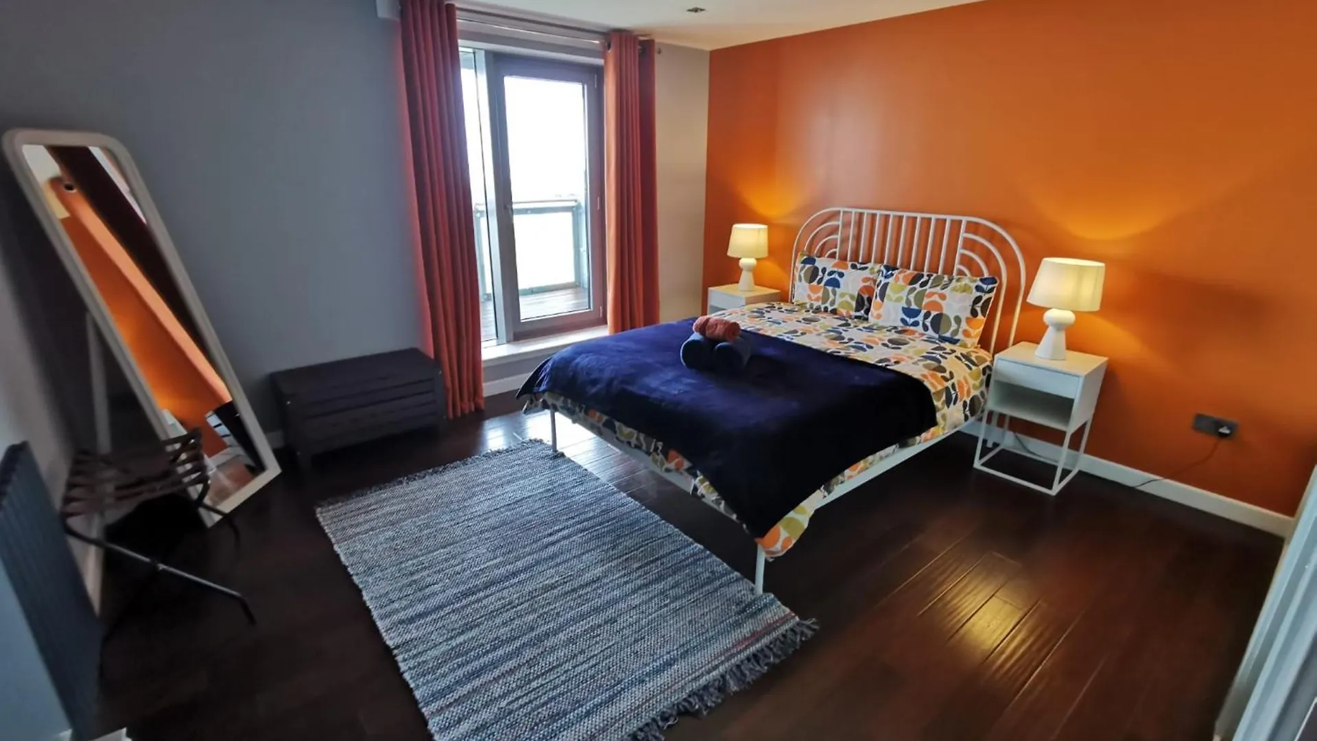 אדינבורו Very Large Three Bed Apartment